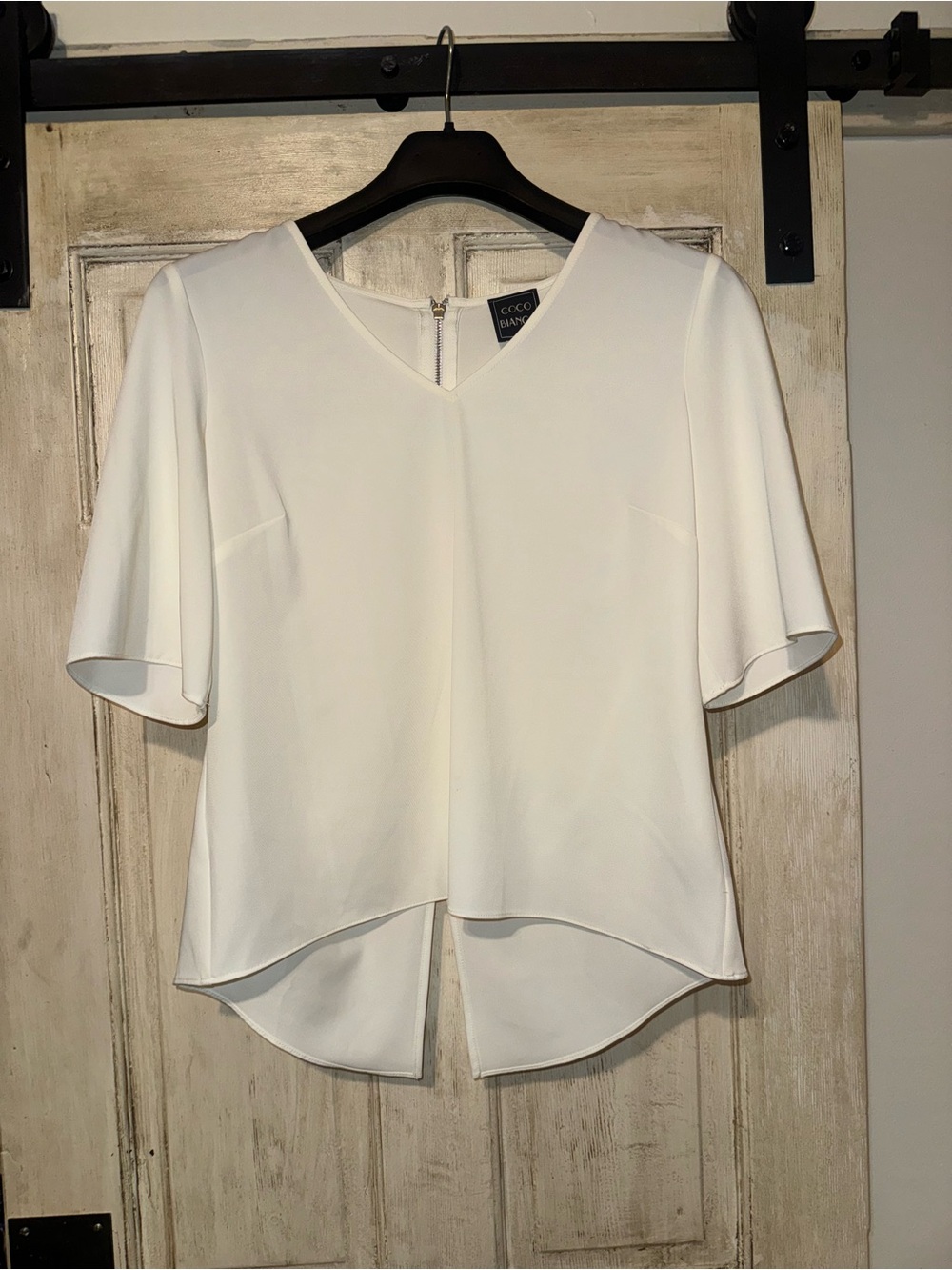 Coco Bianco Women’s Medium Ivory V-Neck High Low Blouse Exposed Back Zip